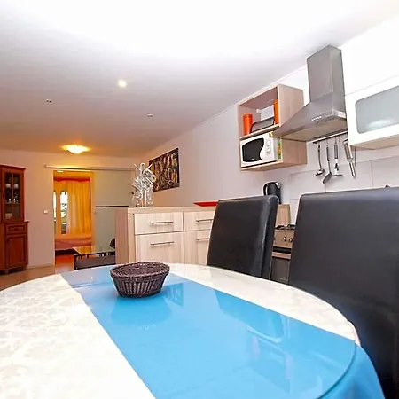 1352 Hotel 4*