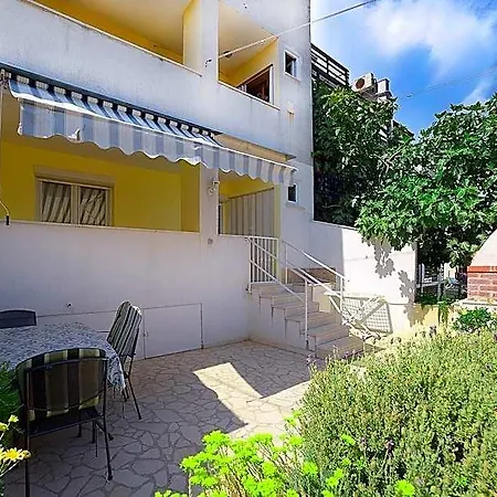 1352 Hotel