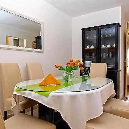 1352 Hotel 4*