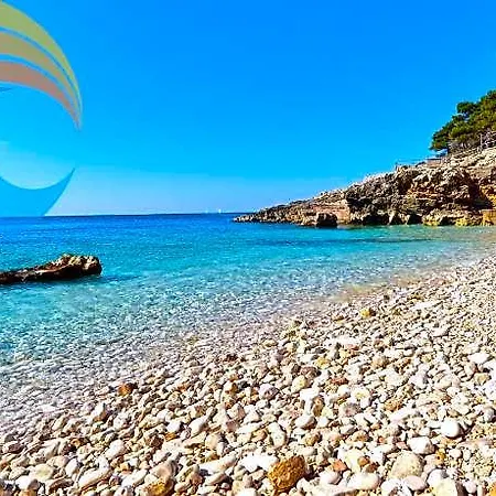 1352 Hotel Pula