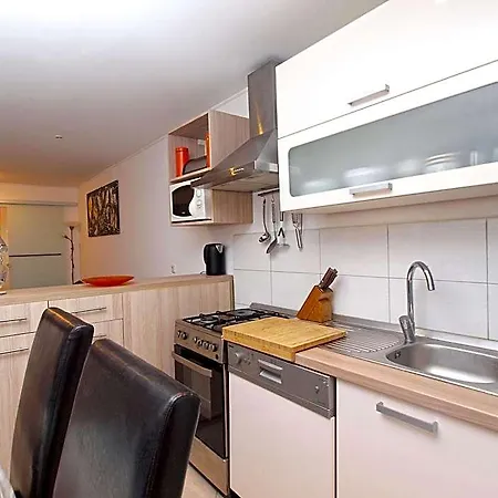 1352 Hotel